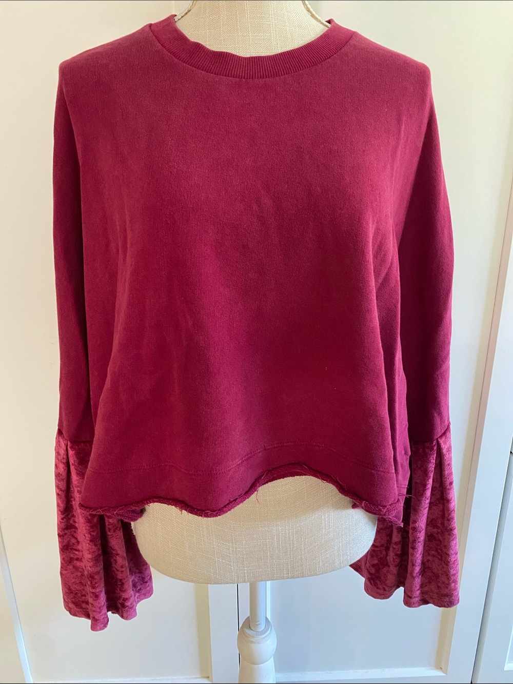 Free People glorious Velvet Bell-Sleeve Sweatshirt in Berry oversized XS